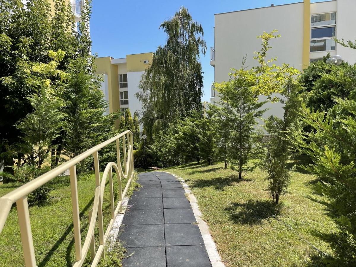 Fort Noks - Menada Apartments Sveti Vlas Esterno foto