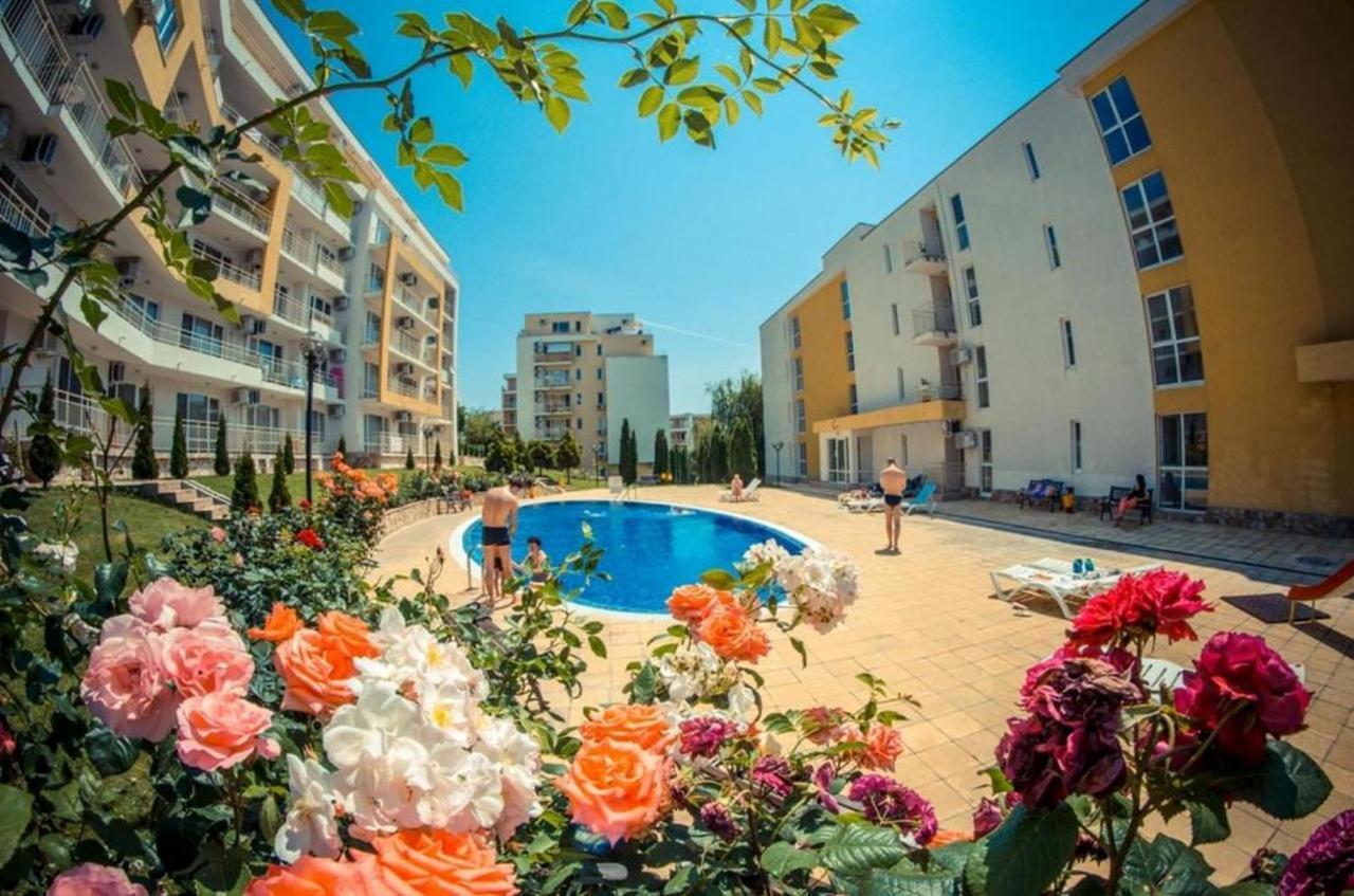 Fort Noks - Menada Apartments Sveti Vlas Esterno foto
