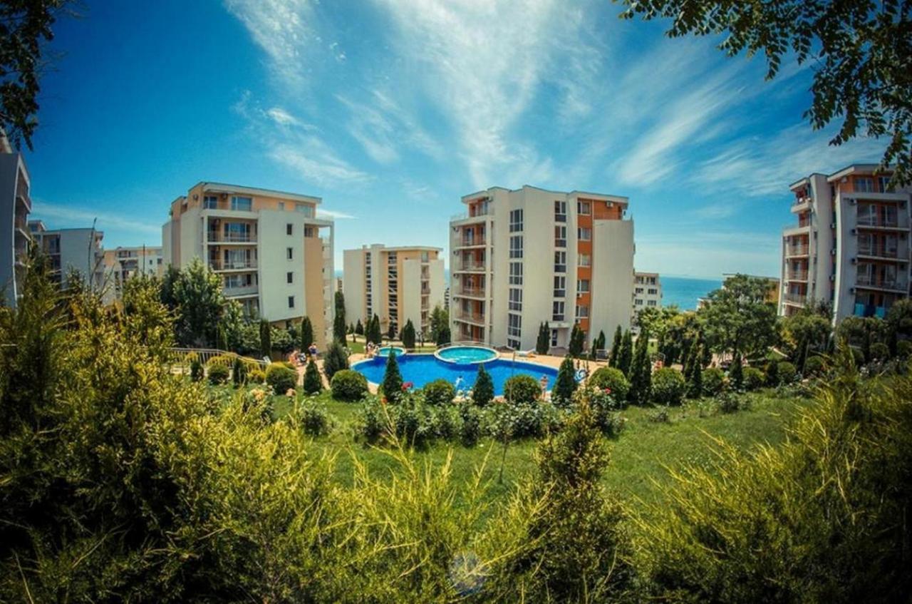 Fort Noks - Menada Apartments Sveti Vlas Esterno foto