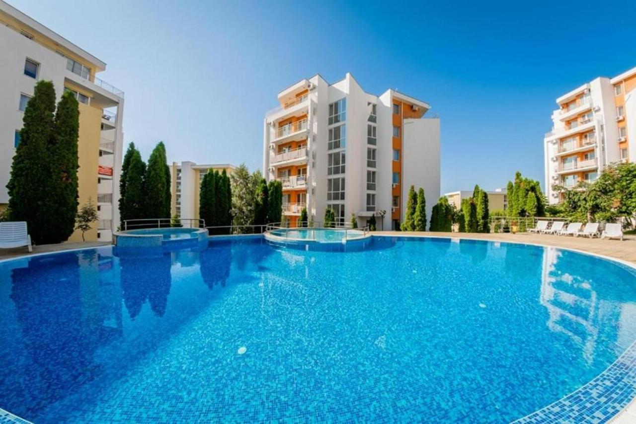 Fort Noks - Menada Apartments Sveti Vlas Esterno foto