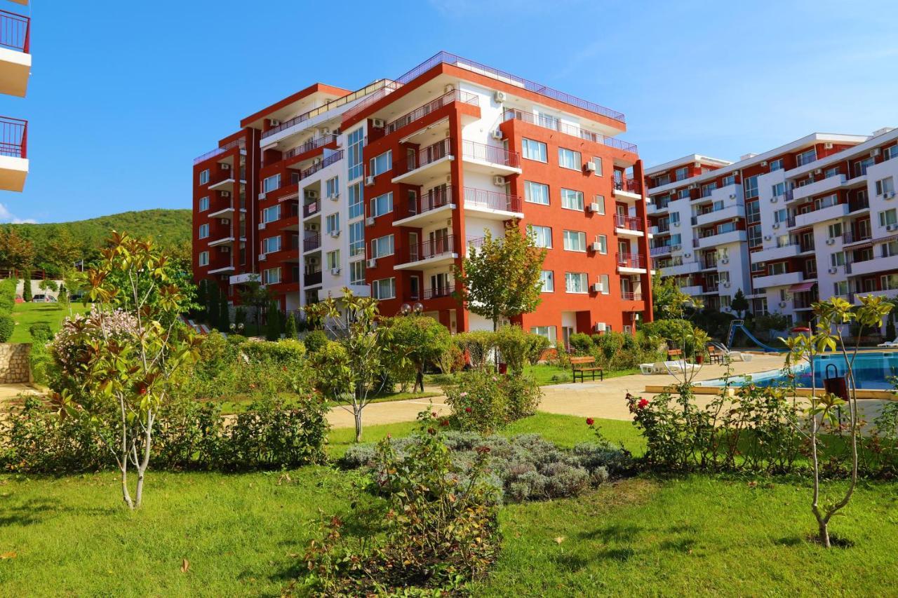 Fort Noks - Menada Apartments Sveti Vlas Esterno foto