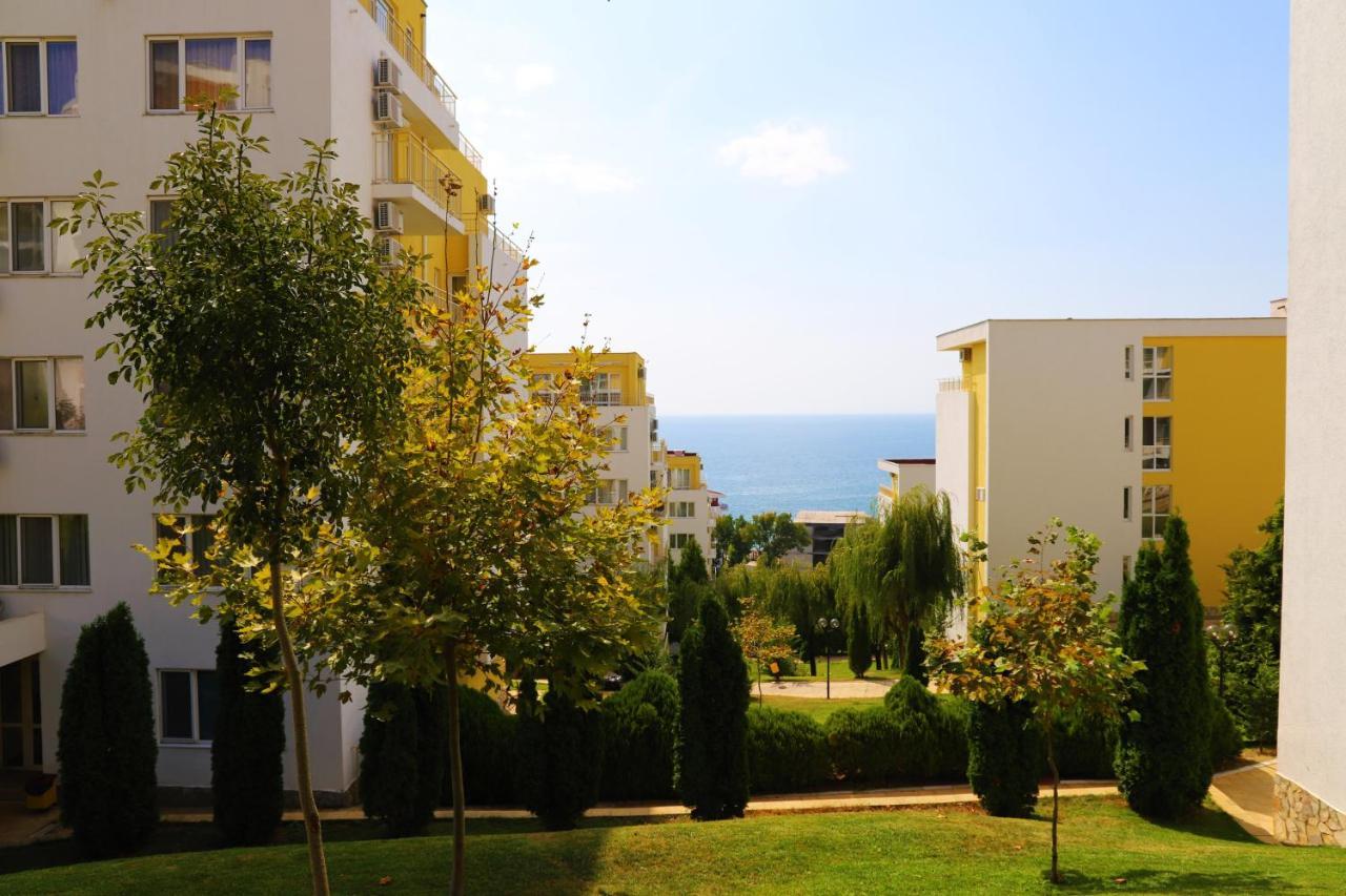 Fort Noks - Menada Apartments Sveti Vlas Esterno foto