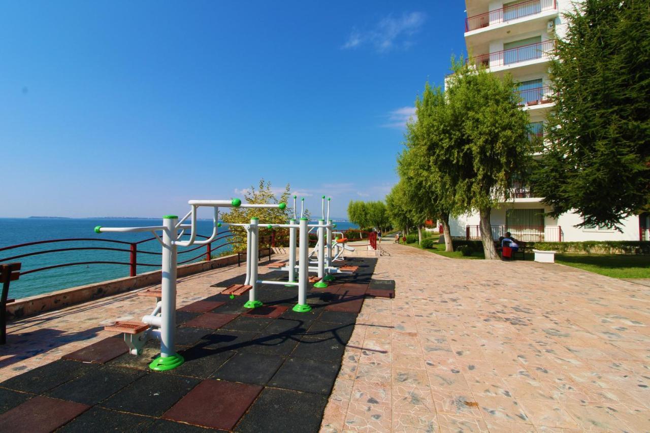 Fort Noks - Menada Apartments Sveti Vlas Esterno foto