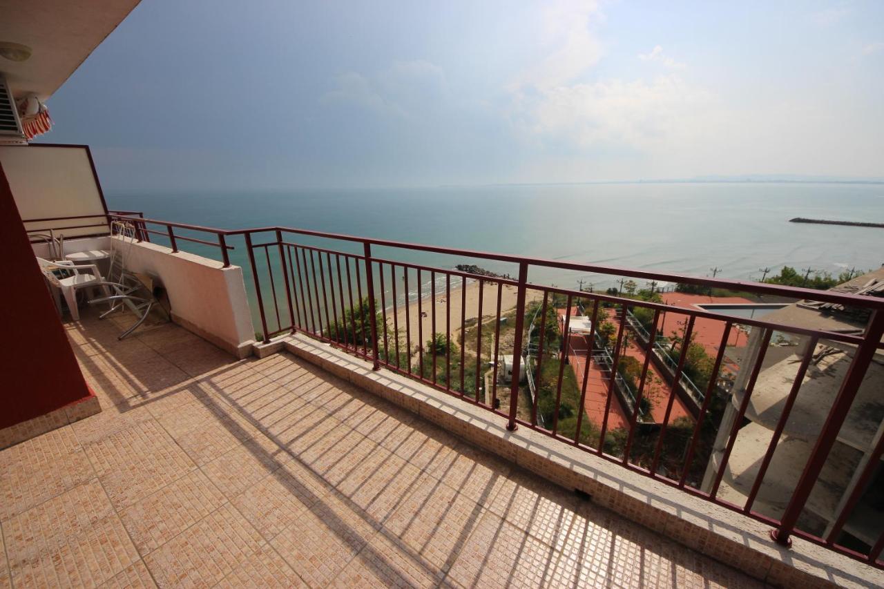 Fort Noks - Menada Apartments Sveti Vlas Esterno foto